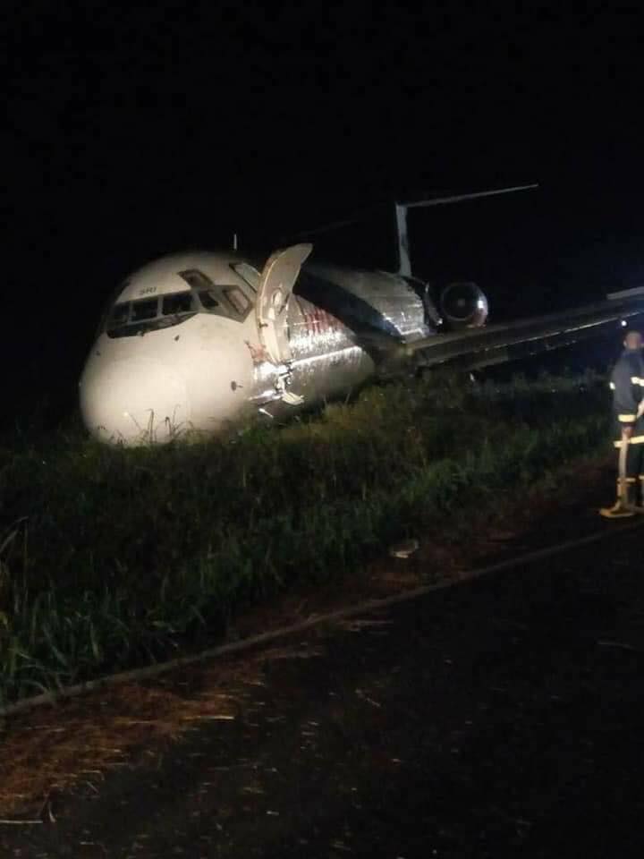 dana air crash lands, skids off runway