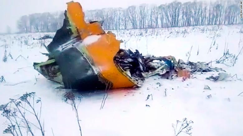 Russia: Plane crashes shortly after takeoff, killing all 71 on board in Moscow 5 russian plane crash