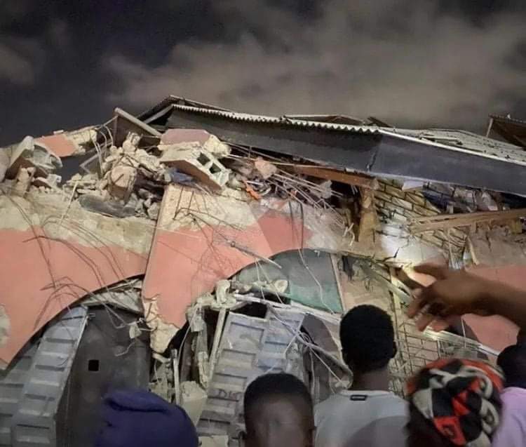 REPORT AFRIQUE International Scores Feared Trapped as Three-Storey Building Collapses in Ebute Metta, Lagos [video]