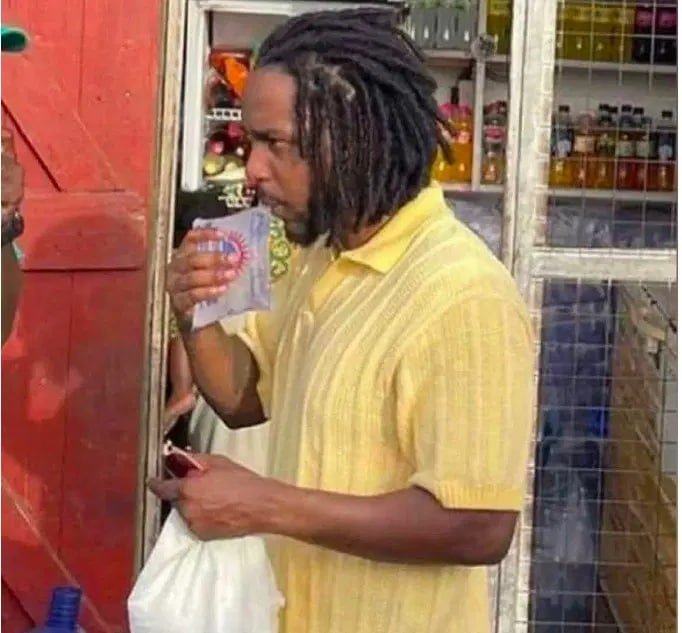 IMG 20220523 065929 207 REPORT AFRIQUE International Kendrick Lamar Buys 30 pesewa ‘Pure Water’ To ‘Cool Down His Heart’ In Accra