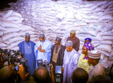 The federal government donates 42, 000 metric tonnes of grains