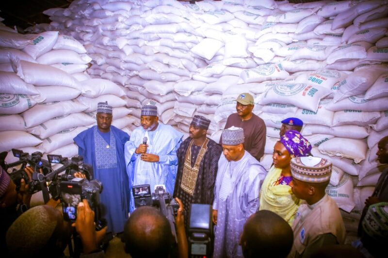 The federal government donates 42, 000 metric tonnes of grains