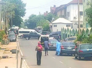 EFCC Operatives Lay Siege to Former Kogi State Governor Yahaya Bello's Residence