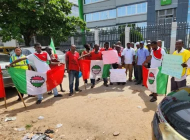 Labour Union Protests Heritage Bank's Dismissal of 1,000 Support Workers