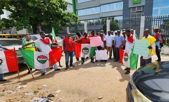 Labour Union Protests Heritage Bank's Dismissal of 1,000 Support Workers