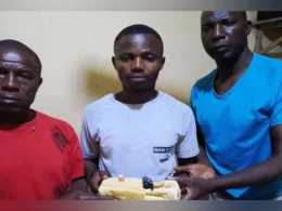 Police nab 3 smuggling drugs in bread to detained suspect