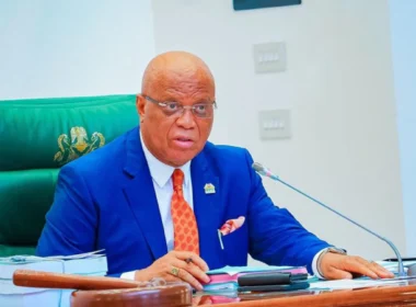 Akwa ibom state presents N79m to aviation college students