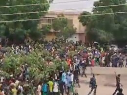 Plateau Protesters Hold Church Service on Day 4