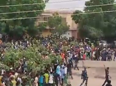 Plateau Protesters Hold Church Service on Day 4