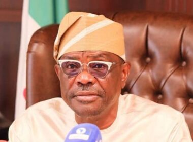 Wike called thief by protesters in port harcourt