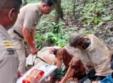 Lalita Kayi, a 50-year-old American woman, was discovered emaciated and chained to a tree in a remote forest in Sindhudurg district, Maharashtra, India.