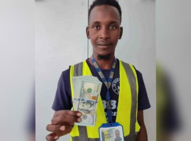 Auwal Dankode, Cleaner Returns $10,000 Found in Aircraft