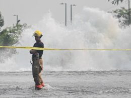Massive Water Main Break Floods Montreal Streets, 150,000 Homes Under Boil-Water Advisory
