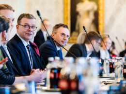 Finland's Labour Minister, Arto Satonen, highlighted the need for an influx of foreign experts and students as new residence permit applications show a downward trend.