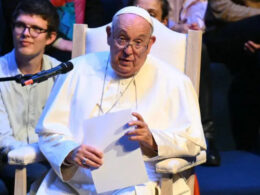 Belgian University Students Confront Pope Francis on Women's Rights