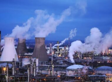 Scotland's only refinery, is set to close in 2025, resulting in the loss of 400 jobs, according to operator Petroineos.