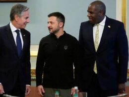 US Pledges $700 Million in Aid to Ukraine, Discusses Long-Range Weapons Delivery