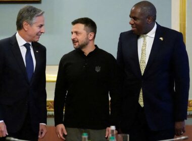 US Pledges $700 Million in Aid to Ukraine, Discusses Long-Range Weapons Delivery