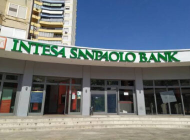 AI Revolution Forces Italian Bank to Implement 9,000 Job Cuts