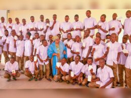 Kaduna Govt Gives N100,000 and Smartphones to Released Protesters Kaduna Govt Gives N100,000 and Smartphones to Released Protesters