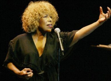 Roberta Flack, Legendary ‘Killing Me Softly’ Singer, Dies at 88