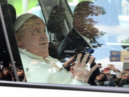 https://reportafrique.com/news/breaking-pope-francis-passes-away-at-88-vatican/