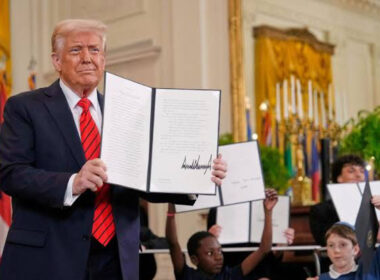 US Revokes legal status for Over 500,000 immigrants