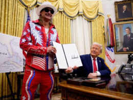 Trump signs executive order Against ticket scalping Trump signs executive order Against ticket scalping